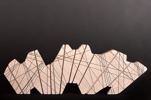 LEPIDOPTERE | Sculpture contemporaine en bois - colonne horizontale | traitement : bois brut | dimensions : 90x31x10 | essence : platane