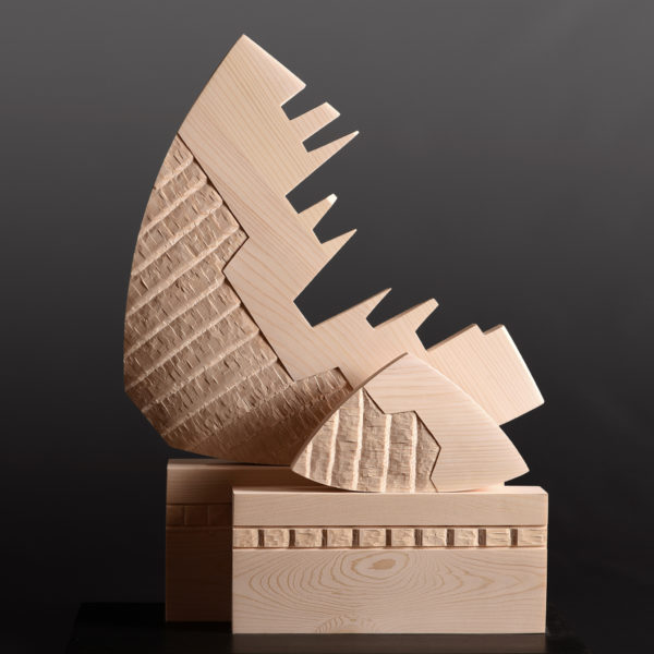 LUNE ET SATELLITE | sculpture contemporaine en bois sur socle | traitement: bois brut | dimensions : 50x29x65 | essence : sapin